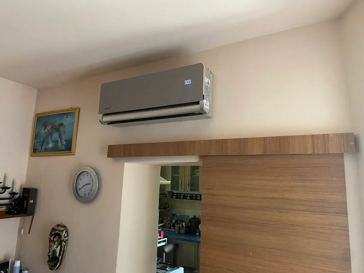 Montaż klimatyzacji Gree Barna w salonie – Kraków Podgórze, KK Klima